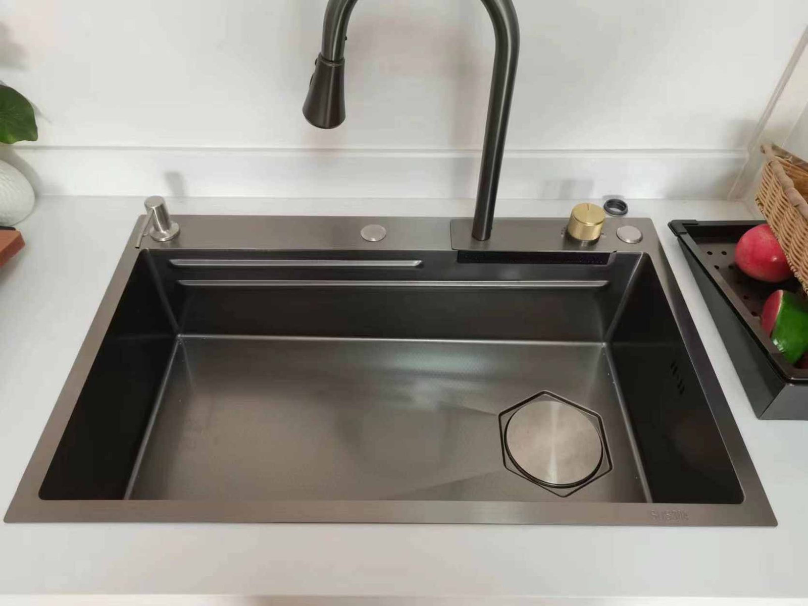 Drawn Single Bowl Sink detail 2 — BAOHUI HOME